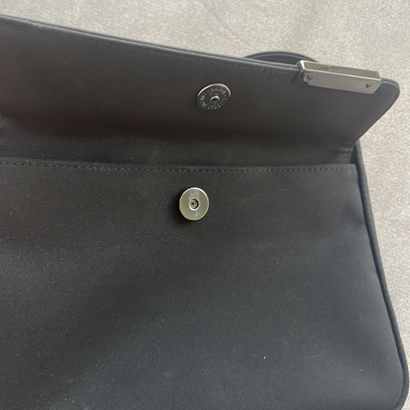 Reaction Kenneth Cole Microfiber Black Shoulder bag Excellent used condition - Picture 4 of 5